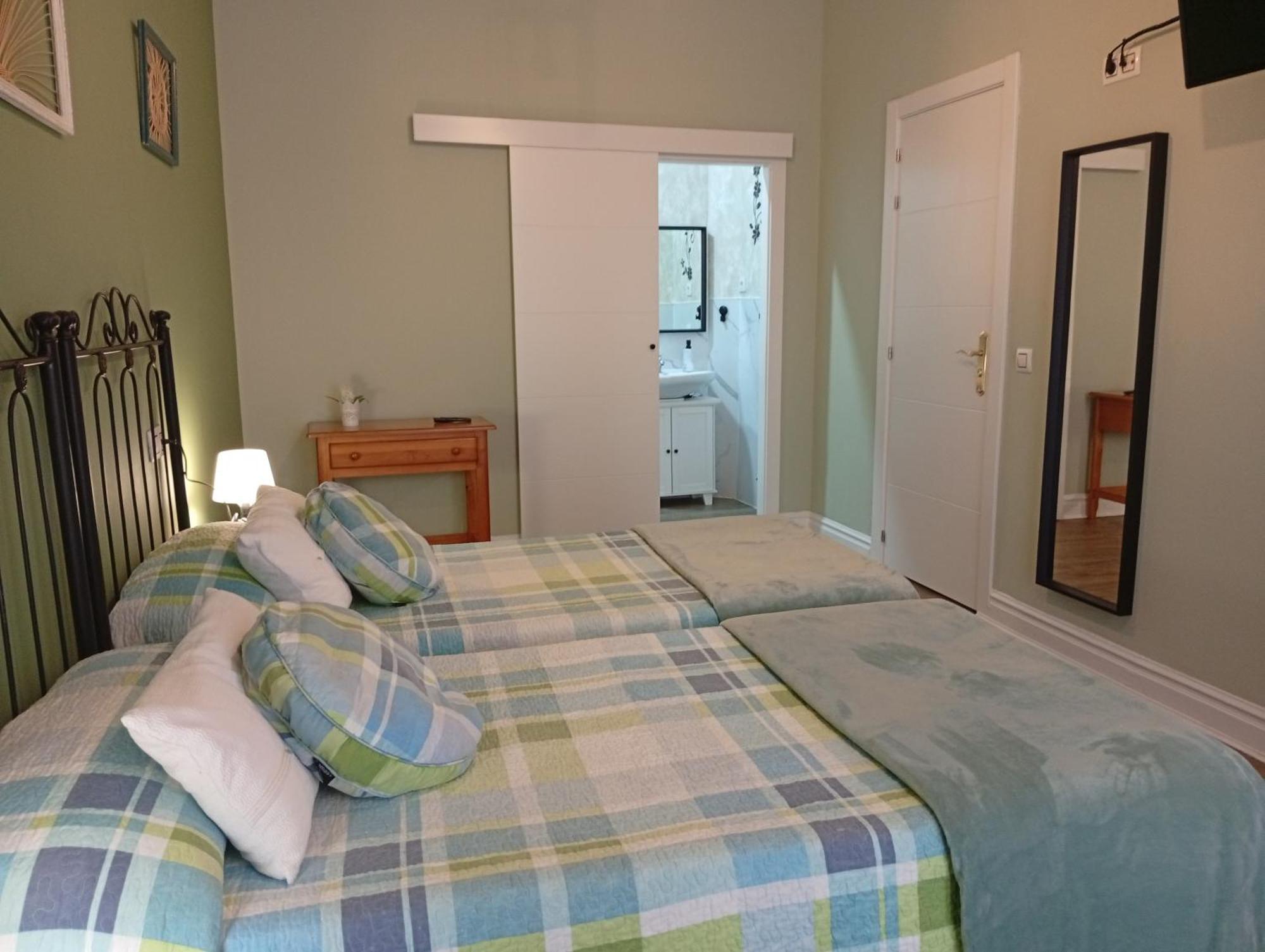 Hospedaje Don Pelayo Gijon Room photo