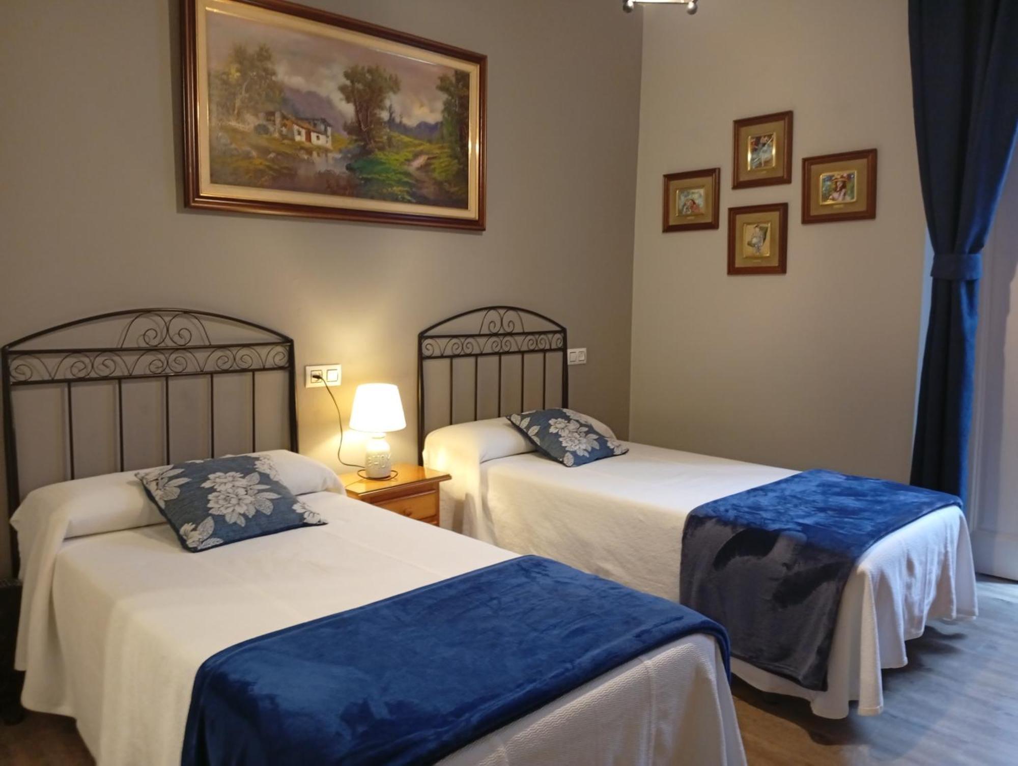 Hospedaje Don Pelayo Gijon Room photo