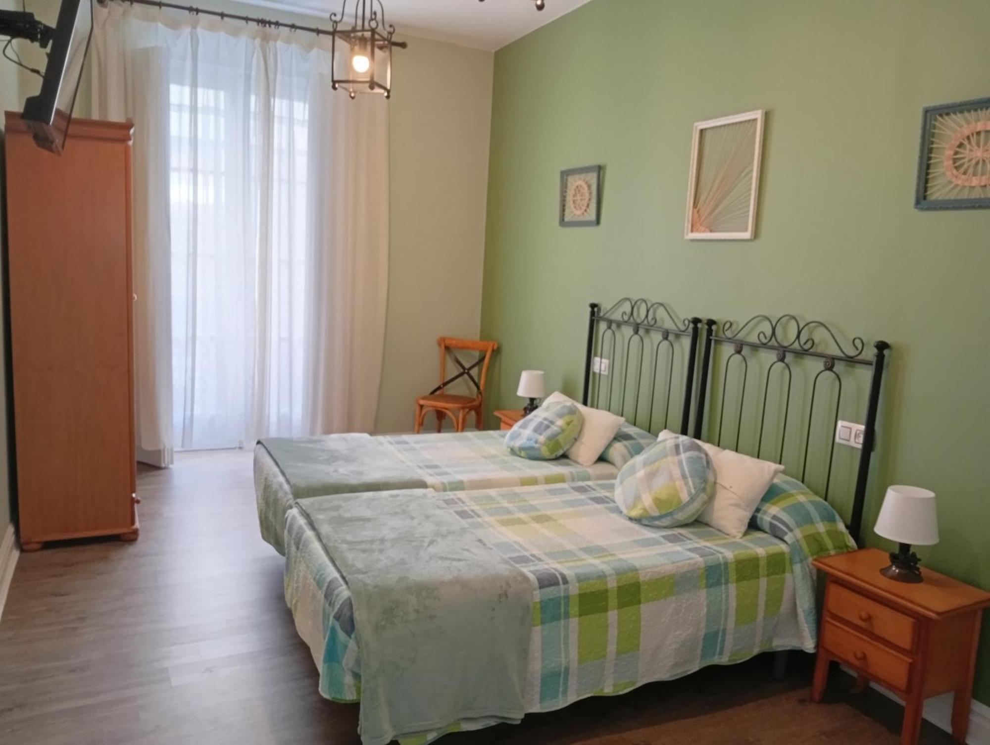 Hospedaje Don Pelayo Gijon Room photo