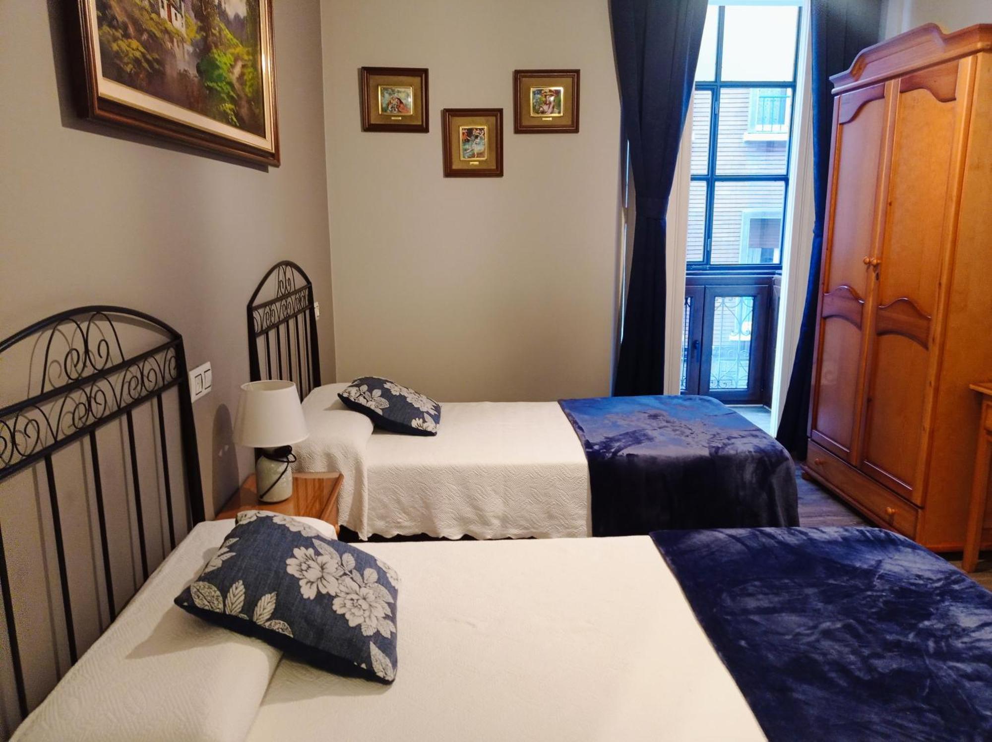 Hospedaje Don Pelayo Gijon Room photo