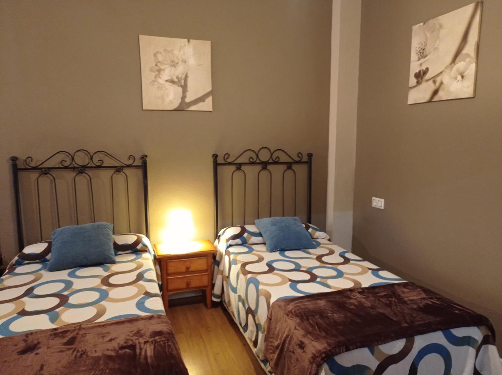 Hospedaje Don Pelayo Gijon Room photo