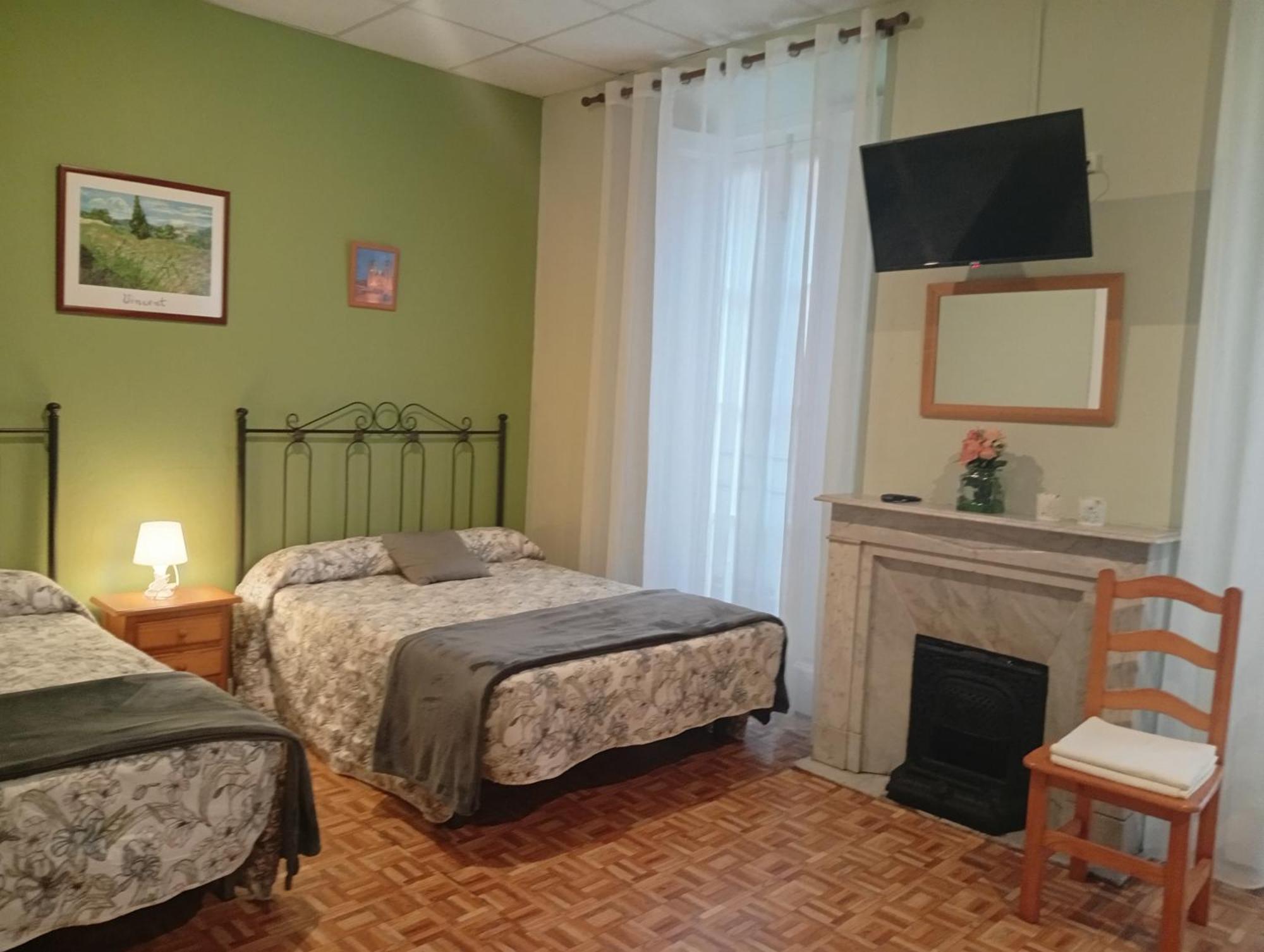 Hospedaje Don Pelayo Gijon Room photo